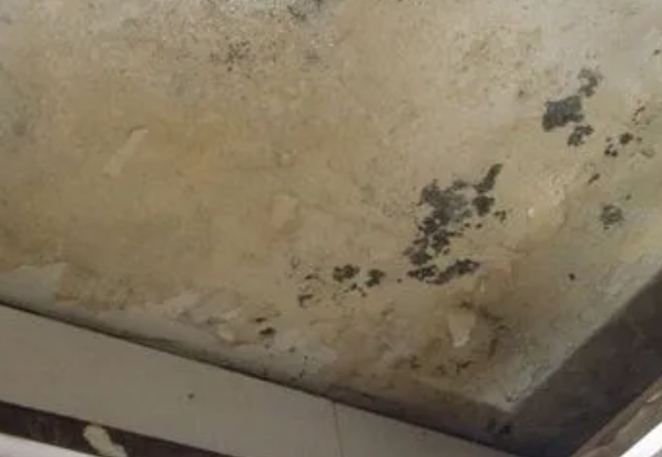 湖里阳台漏水维修公司分享下湖里卫生间渗水维修需要注意哪些问题。